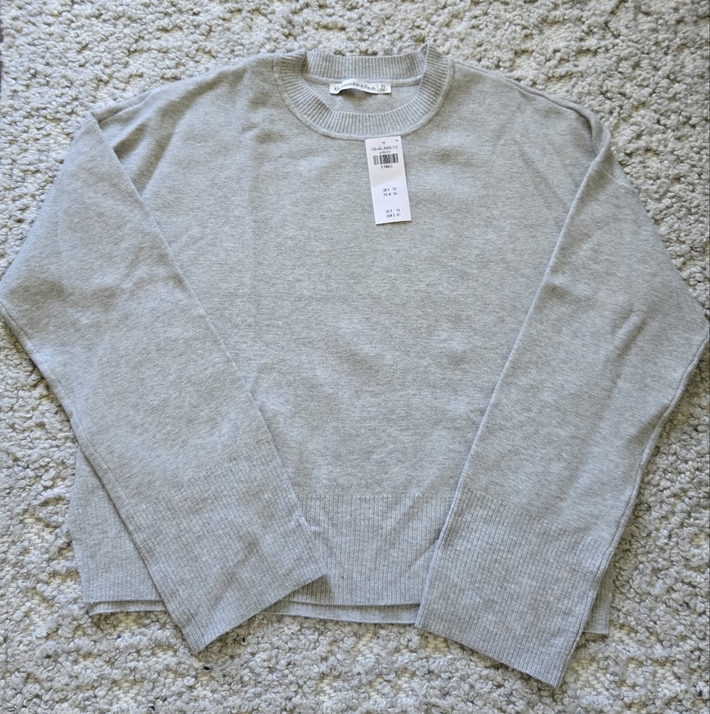 Abercrombie Gray Long Sleeve Sweater